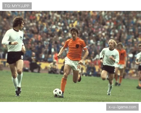 克鲁伊夫战术智慧如何重塑现代足球：从传控理念到高位逼抢的深远影响