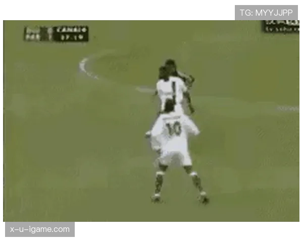 小罗又在沙滩上光脚踢球了，这人到底有没有存过钱啊？